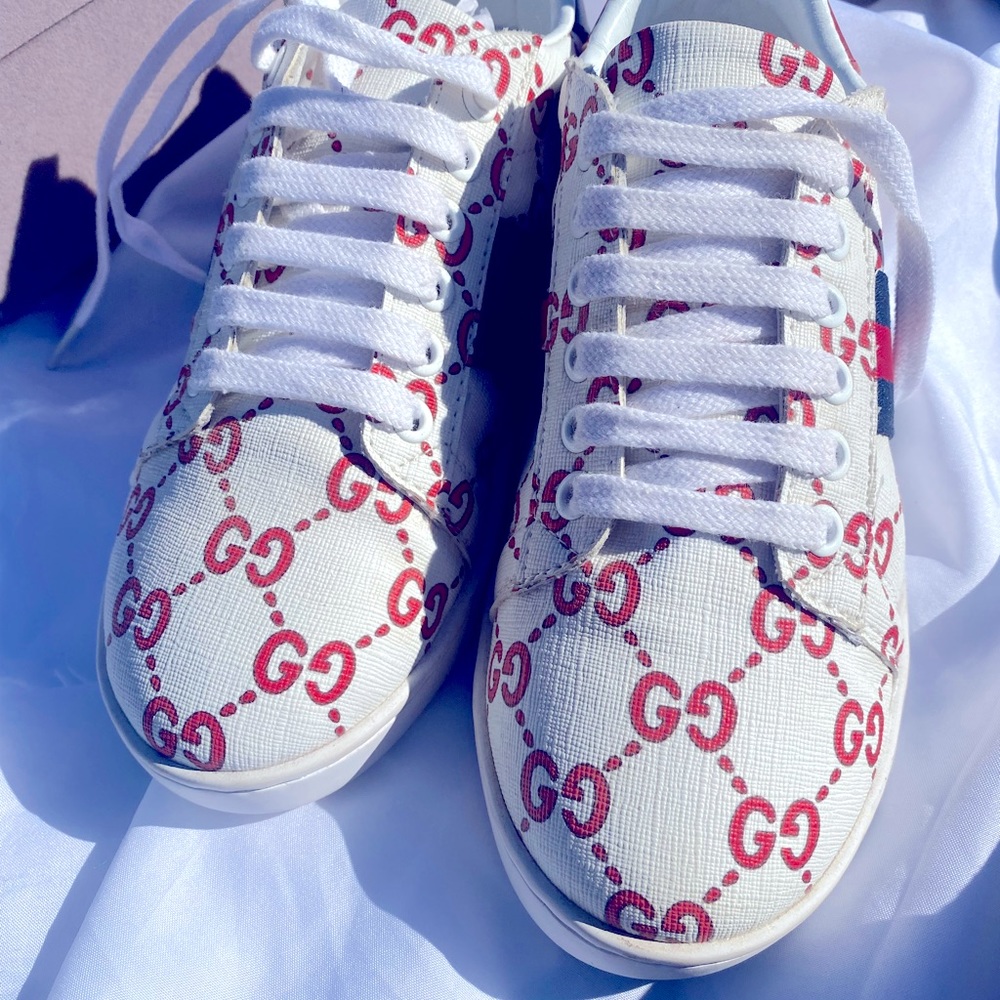 Children’s Gucci size 5